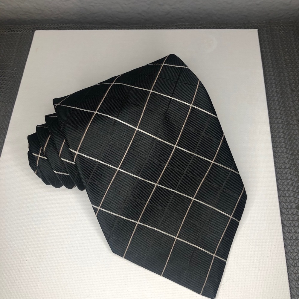 Tie - Picture 2 of 4